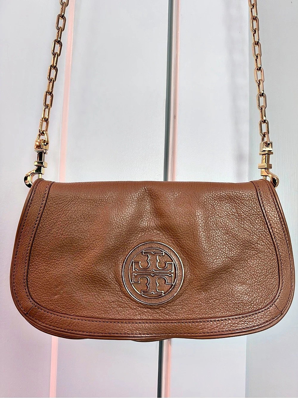 Tory Burch Amanda Leather Chain Crossbody in Cognac Brown